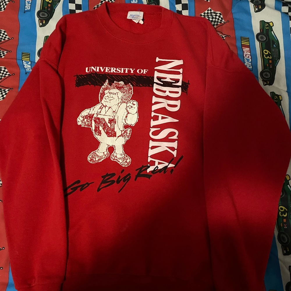 VINTAGE NEBRASKA UNIVERSITY SWEATER SLIGHT STAINAGE SIZE XL